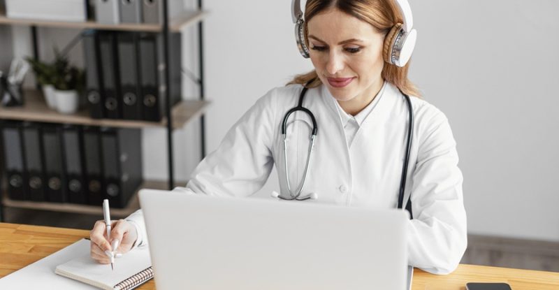 Small Lessons, Big Impact: How Healthcare Microlearning Strengthens Training Retention and Compliance